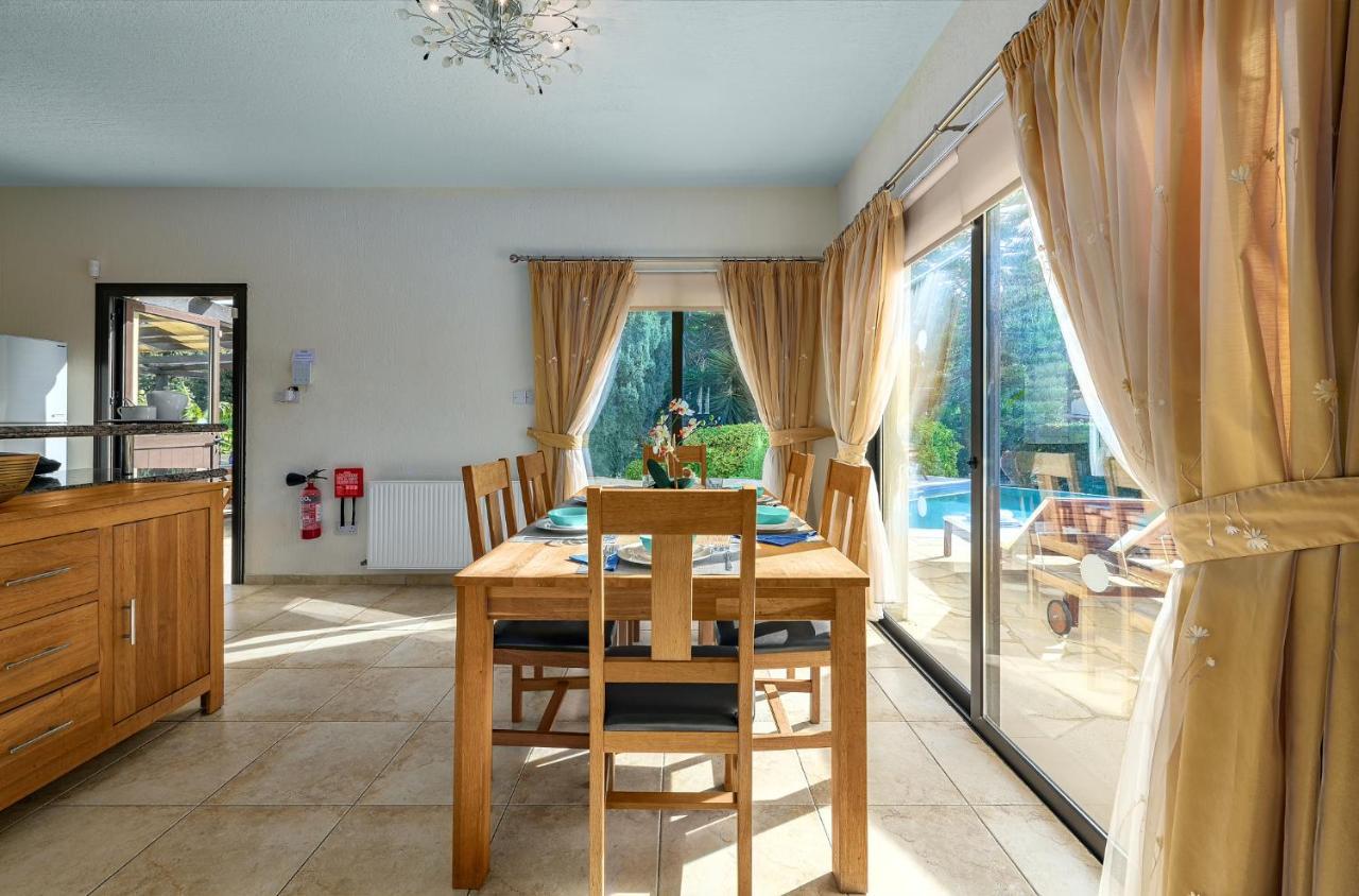 Villa Camelot By Ezoria Villas Coral Bay Buitenkant foto